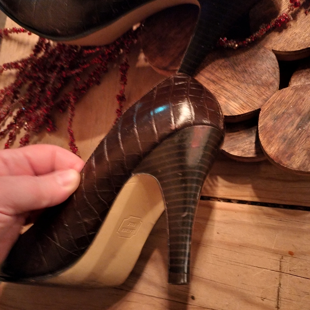 Isaac Mizrahi Dark Brown Croc-Embossed Leather Heels - Picture 6 of 9